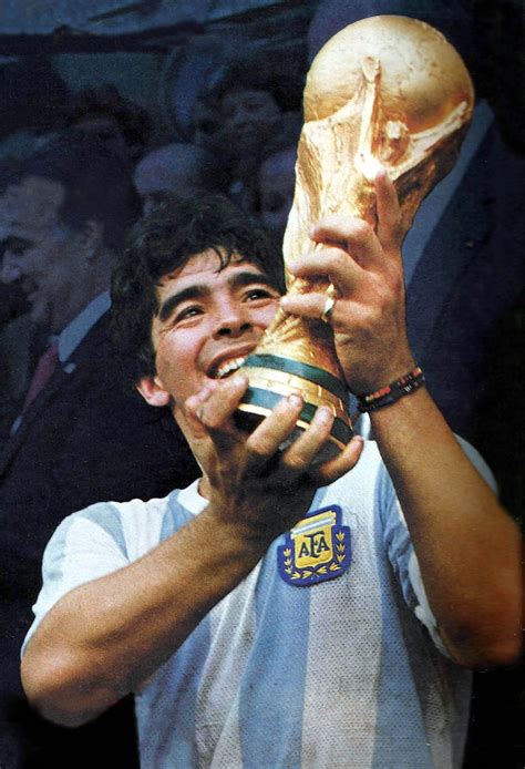 Diego maradona was widely regarded as the best footballer in the world in the 1980s and his crowning achievement was his world cup win with. Diego Maradona - Wikipedia