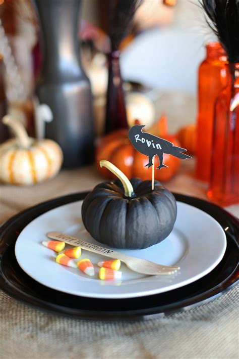 If you decide to incorporate one of the ideas into your halloween decor, be sure. Easy and Classy Halloween Table Decorations - Everyday Reading