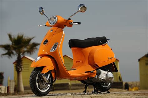 Mengenai harga produk yang ada di sini silahkan hubungi kami di menu kontak. Nouveauté Scooter 2010 : Piaggio LX 125 cm3 ie