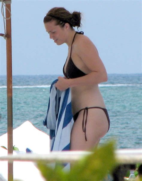 Celebrities In Hot Bikini Singer Songwriter Mandy Moore In Bikini
