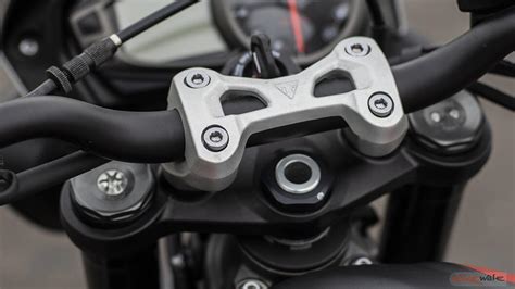 Triumph Street Triple R Handlebar Clamp Image Bikewale