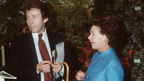 Signs Queen Elizabeth Actually Approved Of Her Sister S Affair With Roddy Llewellyn