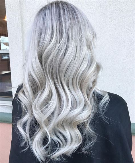 28 Blonde Hair With Lowlights You Have To See In 2021 In 2021 Silver
