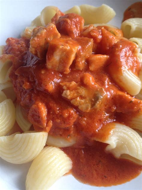 Nudeln mit Lachs-Tomatensauce Rezept