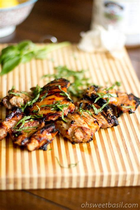 Honey, garlic, basil, and a host of other goodies come together in this super popular thai street food dish. Honey, Lemon Basil Chicken - Oh Sweet Basil