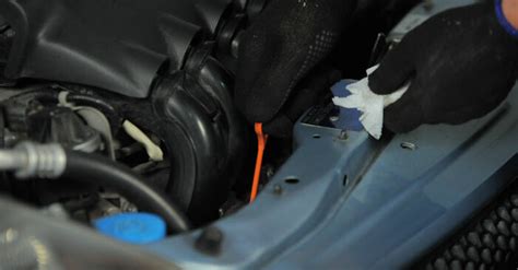 Jak wymienić oleju silnikowego i filtra w Honda Jazz GD poradnik naprawy
