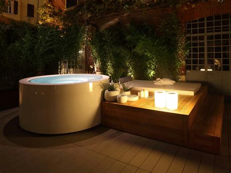 Cos'è quadrat pool di zucchetti.kos, la mini piscina a sfioro. MINIPOOL Round hot tub by Kos by Zucchetti design Ludovica ...