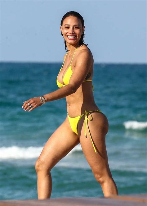 Jessica Ledon In A Yellow Bikini On The Beach In Miami Celeb Donut