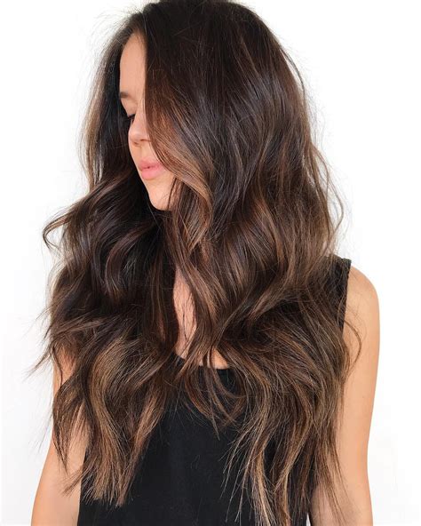 30 Hottest Trends For Brown Hair With Highlights To Nail In 2022