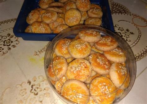 Padahal kue kering kacang yang enak harusnya sih mempunyai aroma dan cita rasa yang bisa memancing selera kita. Kue Kacang Molly - Melly Roti Dan Kue Tropodo Makanan ...
