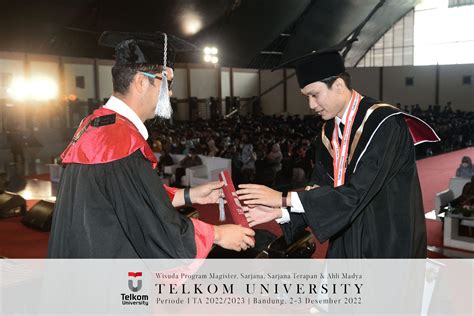 Wisuda Telkom University 031222fifs1 Teknologi Informasidekan043