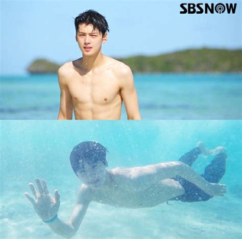 Check out seventeen's mingyu's glorious abs. OFFCLASTRO_6 (@offclASTRO_6) | Twitter | Memes, Astro ...