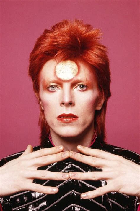 Música oficial seleção de portugal euro2020official portugal euro2020 songartistas/artists: David Bowie: saiba tudo sobre a biografia do Camaleão do ...