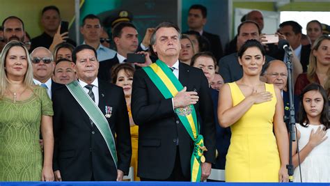 Bolsonaro Abre Desfile Do 7 De Setembro Com Silvio Santos E Edir Macedo Veja