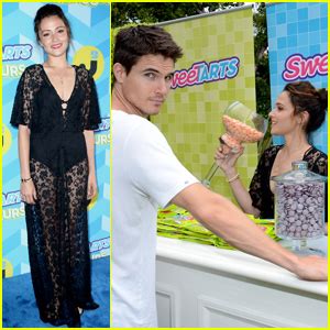 Italia Ricci Robbie Amell Are The Cutest Couple Ever At Jj Summer