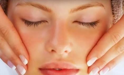 Reaksi ini bisa berupa iritasi, gatal, perih, tersengat, atau kulit yang terasa kencang. Produk perawatan kulit untuk kulit sensitif. - Cara ...