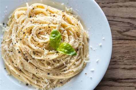 Espaguetis a la crema de queso La receta más fácil y rápida