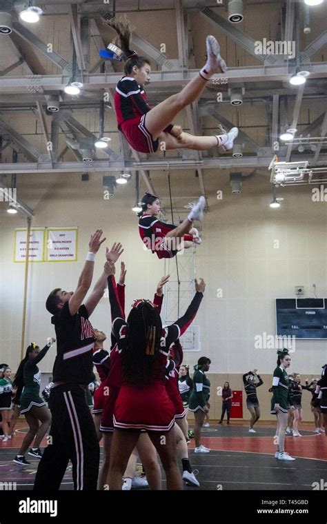 High School Cheerleaders Stunts Hi Res Stock Photography And Images Alamy