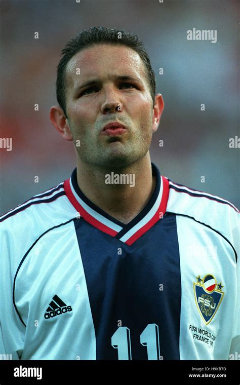 SINISA MIHAJLOVIC YUGOSLAVIA 07 July 1998 Stock Photo - Alamy