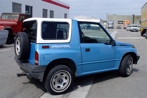 Rally Tops Quality Hardtop for Chevy/Geo Tracker (1989-1998)