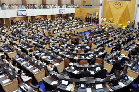 Persidangan yang berbaki dua minit kemudian bersambung selepas bilangan ahli parlimen mencukupi. Jawatankuasa Penerangan Pemuda UMNO Bahagian Seremban ...