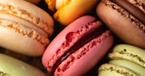 the difference between macarons and macaroons