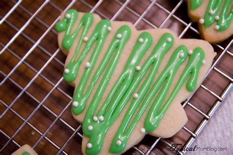 Royal icing is easy to make and great for decorating cookies. Royal Icing without Egg Whites or Meringue Powder - Tips ...