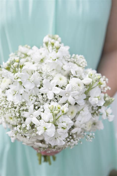Learn How To Create An Elegant Babies Breath Wedding Bouquet
