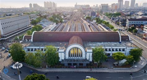 Menikmati Kemegahan Dan Kesederhanaan Stasiun Jakarta Kota Travelbiz