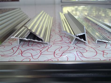 We stock a variety of sizes and colors that are perfect to bring a new life back to old furniture! Retro Metal Banding | Table Banding | Metal Edging