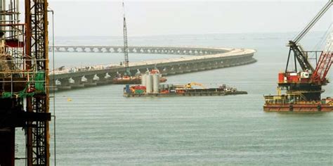 Di pulau inilah pengungsi dari vietnam, kamboja dan thailand pernah ditampung oleh pemerintah sekarang kamp ini menjadi salah satu objek wisata sejarah di batam. Mutiara Sempoi: PM LAKAR SEJARAH DI JAMBATAN KEDUA PULAU ...