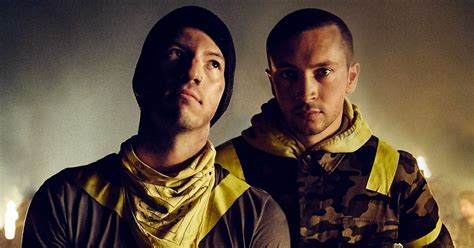 The band was founded by lead singer tyler joseph in 2009 along with former members nick. ¡Twenty One Pilots estrenan la nueva canción "Level of ...