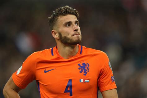 Wesley hoedt had the most controversial moment during a crucial match. Franse sportkrant fileert Oranje: Hoedt en Strootman de ...