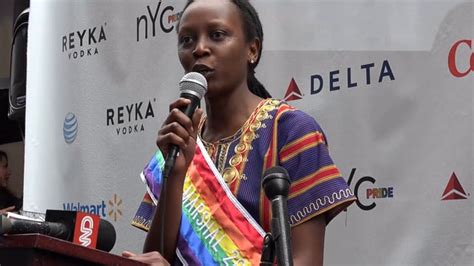 Ativista Lgbt De Uganda Ganha O Nobel Alternativo Guia Gay Bh