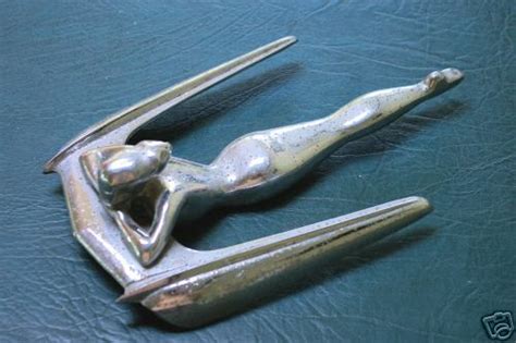 Give your vehicle a sporty custom hood by amerihood®. Hood Ornaments for Nash and Related Cars.
