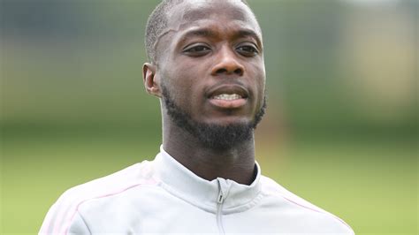 arsenal are struggling to thrash £72m flop nicolas pepe for a permanent transfer and gunners are
