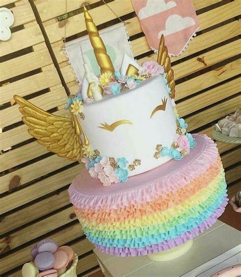 Unicorn With Wings Cake In 2019 Unicorn Party Unicorn Themed