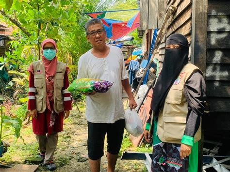 So, dengan dasar kecurigaan ini, netizen pun menggali kebenaran dan akhirnya menemukan pola diantara semua suara dan menuduh bahwa mnet telah melakukan kecurangan. PKP: Muslimat dan Muslim Care bantu warga terjejas