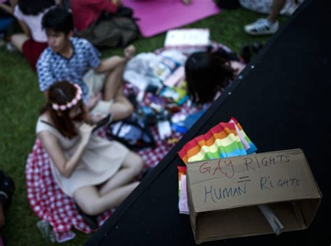 El Parlamento De Singapur Despenaliza El Sexo Homosexual
