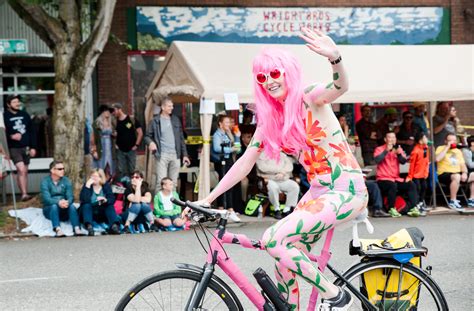 Photos Naked Bikers Kick Off Seattle Summer At The Fremont Solstice Parade Seattle Refined