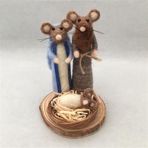 Needle Felted Mouse Nativity Scene On Wood Slice Base Felt Mouse