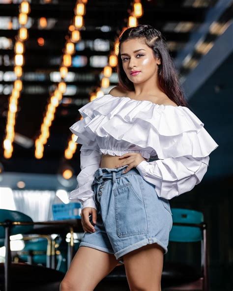 Avneet Kaur Looks Absolutely Gorgeous💙💙💙 Celebrity Fashion Looks