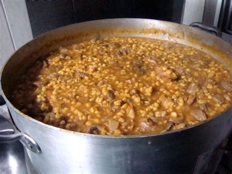 Se trata de una especie de sopa espesa y abundante hecha de maíz, frijoles, patatas, calabaza y algún tipo de carne. El locro, otro clásico del 1º de mayo - MisionesOnline