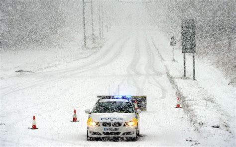Uk Winter Weather A Light Sprinkling Of Snow Causes Transport Chaos