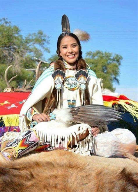 Pin By Osi Lussahatta On Ndn American Indian Girl Native American Girls Native American Actors