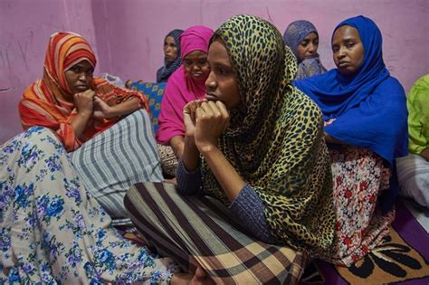 Muqaal wasmo toos ah daawasho wacan yuu kudhaafin. The heartbreaking life of Somali refugee women in Indonesia - in pictures