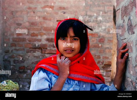 Pakistan School Girl Hi Res Stock Photography And Images Alamy