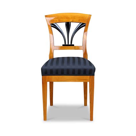 Stuhl polstern , upholstered wood dining chairs | gepolsterte, einen stuhl mit leder neu beziehen / polstern, diy: Biedermeier Stuhl mit Polster