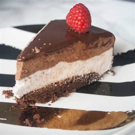 This chocolate mousse cake recipe is made even better by the addition of a layer of raspberry mousse! Raspberry Chocolate Mousse Cake with Mirror Glaze - A ...