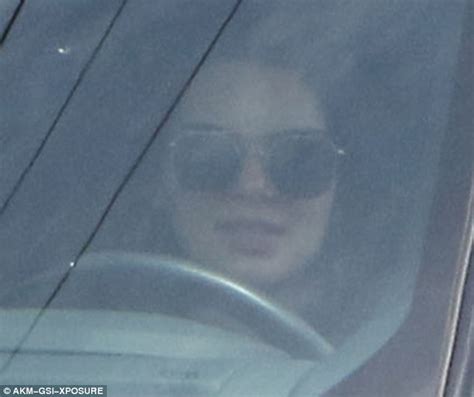 kendall jenner swaps her range rover for a sister kylie s ferrari daily mail online